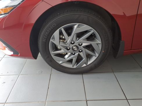 Used 2025 Hyundai Elantra Hybrid FWD image 9