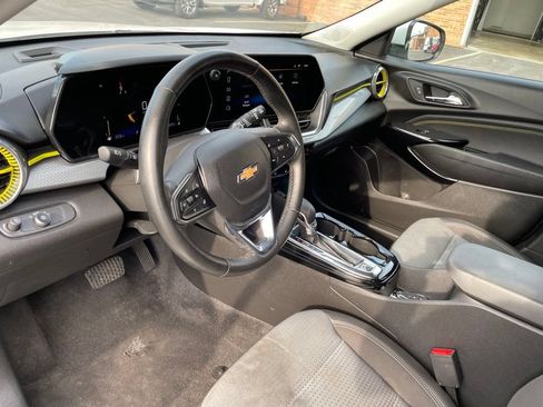Used 2024 Chevrolet Trax LT w/ Driver Confidence Package FWD image 18
