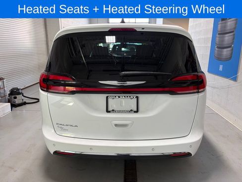 Used 2024 Chrysler Pacifica Touring-L FWD image 6