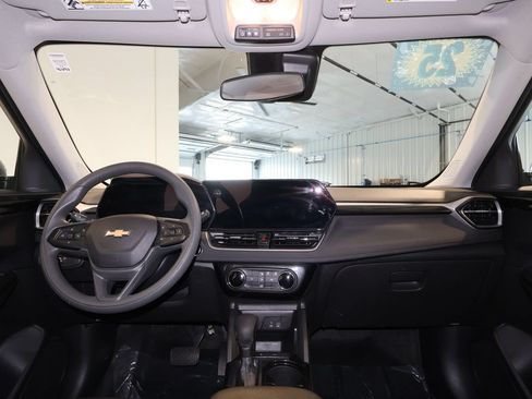 Used 2025 Chevrolet TrailBlazer LT FWD image 28