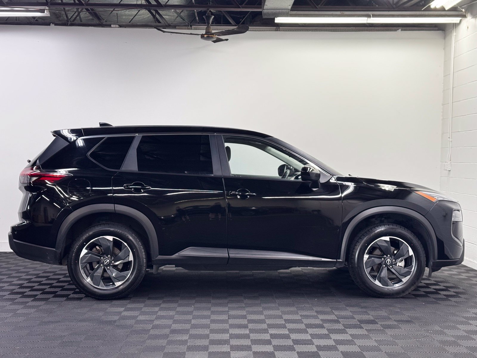 Certified 2025 Nissan Rogue SV AWD/4WD image 5