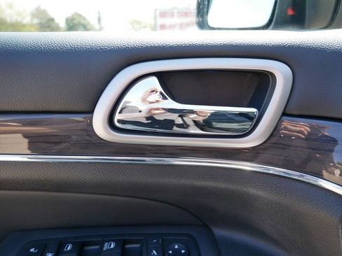 Used 2018 Jeep Grand Cherokee Overland AWD/4WD image 14