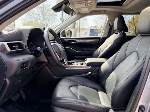 Certified 2020 Toyota Highlander Limited AWD/4WD image 19