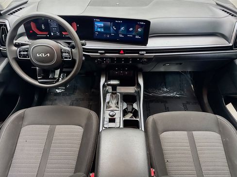 Used 2025 Kia Sorento LX image 14