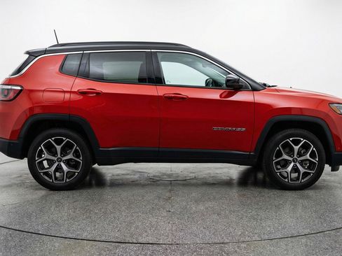 Used 2025 Jeep Compass Limited image 11