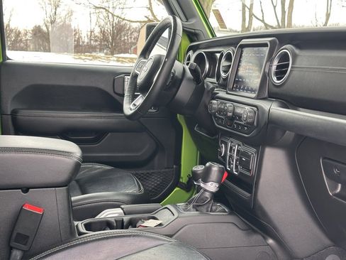 Used 2018 Jeep Wrangler Unlimited Sahara image 37