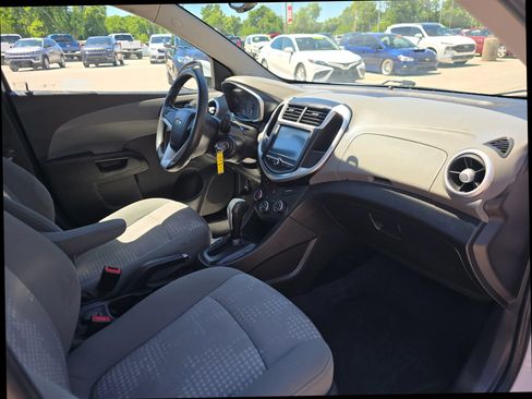 Used 2017 Chevrolet Sonic LT FWD image 20