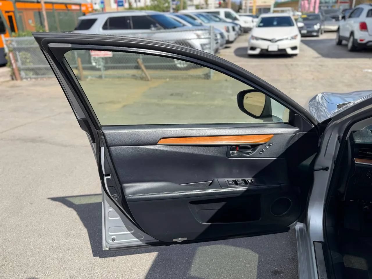Used 2014 Lexus ES 300h w/ Premium Package w/Bamboo Trim FWD image 19