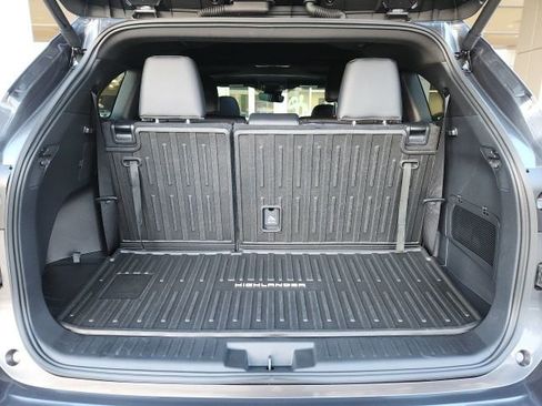 Used 2025 Toyota Highlander XSE image 23
