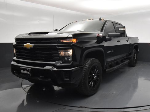 Used 2025 Chevrolet Silverado 2500 Custom w/ Z71 Off-Road Package AWD/4WD image 2