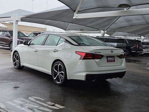 Used 2025 Nissan Altima 2.5 SR w/ SR Premium Package image 8