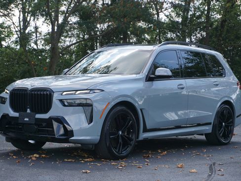 Used 2023 BMW X7 xDrive40i w/ M Sport Package AWD/4WD image 1