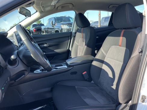 Used 2022 Nissan Sentra SR w/ Midnight Edition FWD image 13