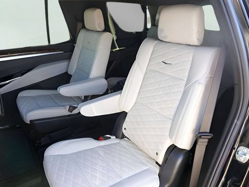 Used 2025 Cadillac Escalade Sport Platinum w/ LPO, Floor Liner Package AWD/4WD image 19