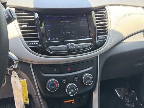 Used 2020 Chevrolet Trax LS FWD image 20