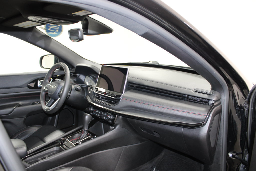 Used 2024 Jeep Compass Trailhawk AWD/4WD image 23
