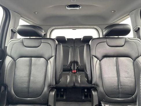 Certified 2022 Jeep Grand Cherokee L Limited w/ Luxury Tech Group II image 18