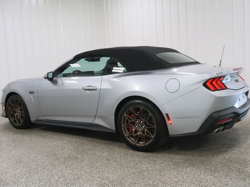 Used 2025 Ford Mustang GT Premium w/ GT Performance Package RWD image 4