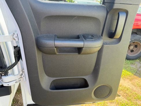 Used 2011 GMC Sierra 2500 SLT w/ SLT Convenience Package image 12