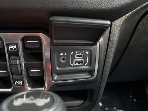 Used 2024 Jeep Wrangler Unlimited w/ Convenience Group image 23