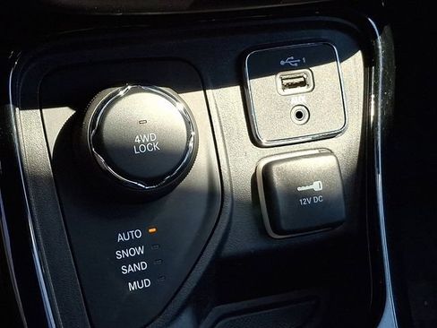 Used 2019 Jeep Compass Latitude AWD/4WD image 30