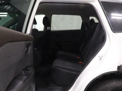 Used 2022 Nissan Rogue S FWD image 14
