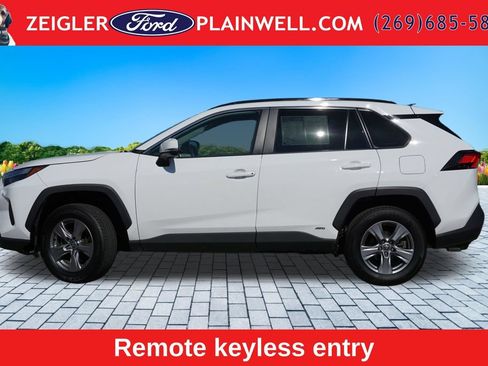 Used 2024 Toyota RAV4 XLE AWD/4WD image 2
