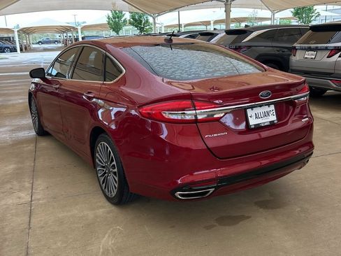 Used 2018 Ford Fusion SE w/ Fusion SE Technology Package FWD image 5