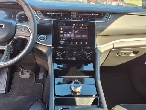 New 2025 Jeep Grand Cherokee L Altitude image 23