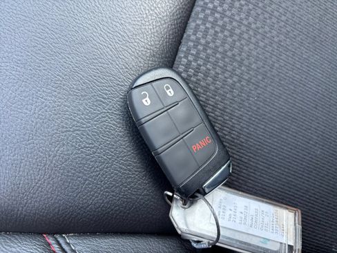 Used 2025 Jeep Compass Trailhawk AWD/4WD image 22