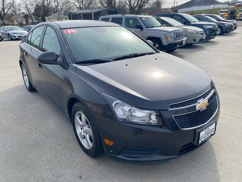 Used 2014 Chevrolet Cruze LT w/ Technology Package image 4