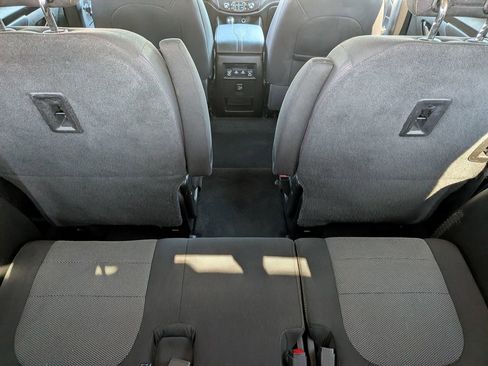 Used 2018 Chevrolet Traverse LT FWD image 32