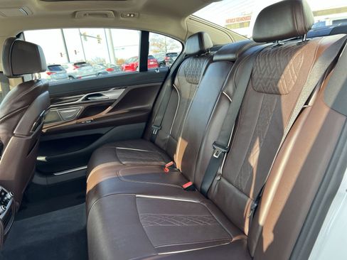 Used 2022 BMW 740i xDrive w/ Premium Package image 25