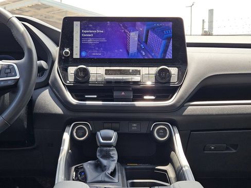 Used 2024 Toyota Grand Highlander XLE FWD image 16