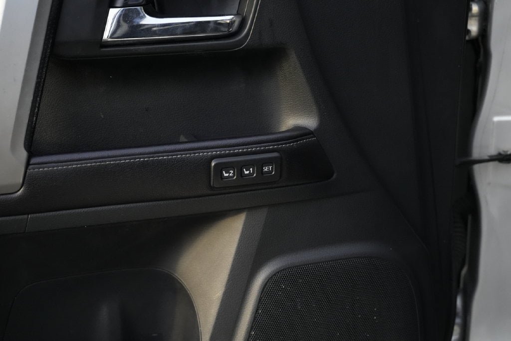 Used 2016 Toyota 4Runner Limited AWD/4WD image 19