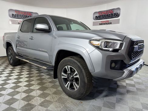 Used 2018 Toyota Tacoma TRD Sport image 1