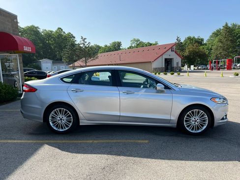 Used 2016 Ford Fusion SE w/ Equipment Group 202A FWD image 4