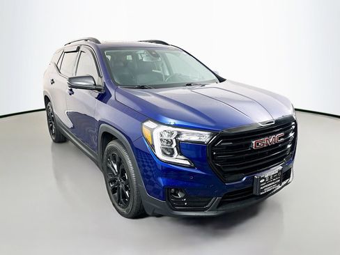 Used 2022 GMC Terrain SLT w/ Tech Package FWD image 1
