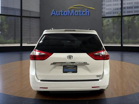 Used 2020 Toyota Sienna Limited image 9