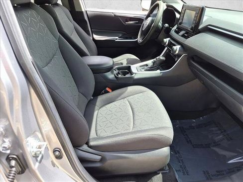 Used 2020 Toyota RAV4 XLE FWD image 19