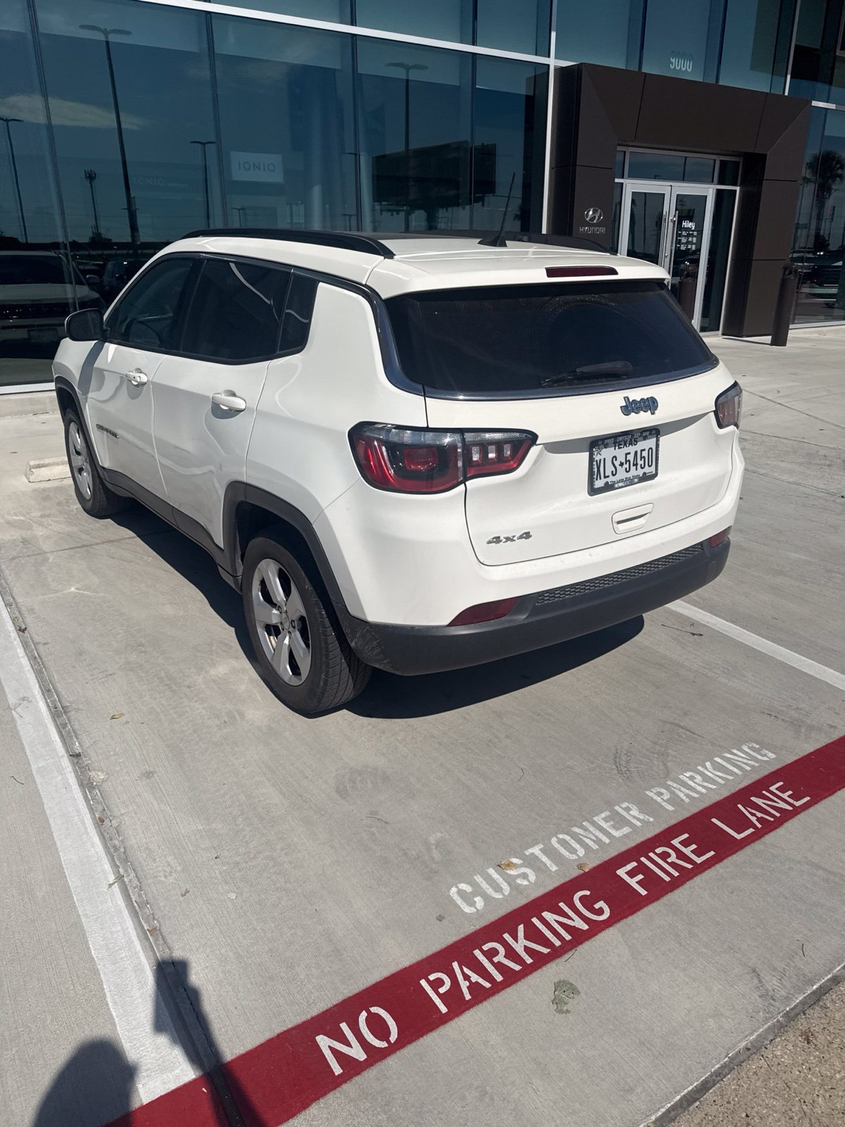 Used 2017 Jeep Compass Latitude w/ Popular Equipment Group AWD/4WD image 2