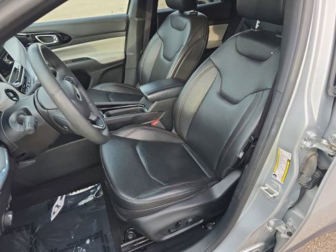 Used 2024 Jeep Compass Limited image 17