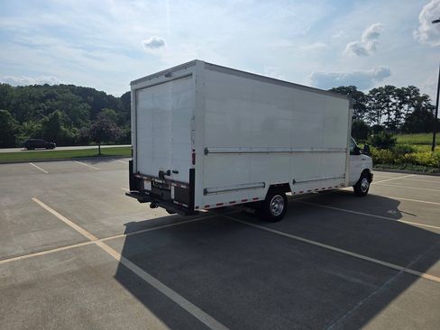 Used 2022 Ford E-350 and Econoline 350 Super Duty RWD image 16