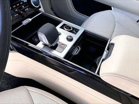 Used 2023 Land Rover Range Rover SE image 17
