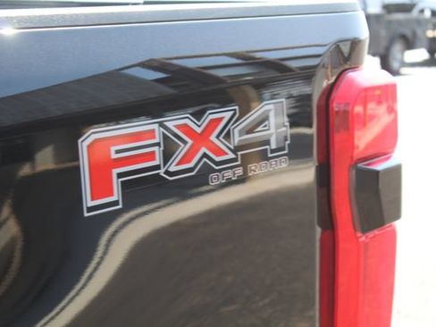Used 2023 Ford F250 Lariat w/ Lariat Ultimate Package AWD/4WD image 16