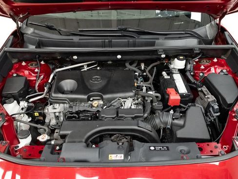 Used 2020 Toyota RAV4 LE FWD image 3