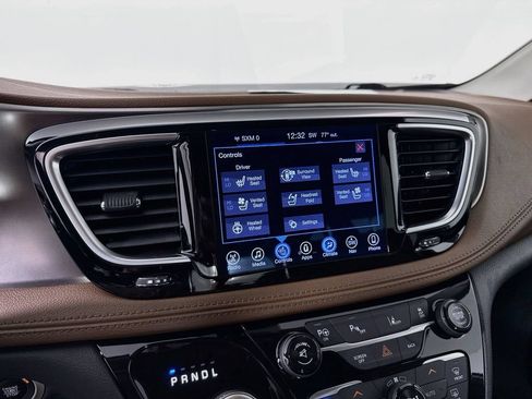 Used 2017 Chrysler Pacifica Limited FWD image 22