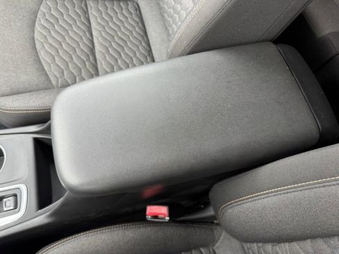 Used 2019 Chevrolet Equinox LT image 18