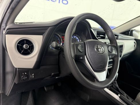Used 2019 Toyota Corolla LE image 16