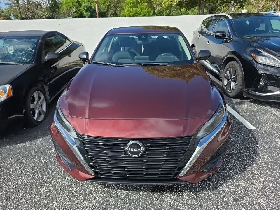 Used 2024 Nissan Altima 2.5 SV FWD image 2